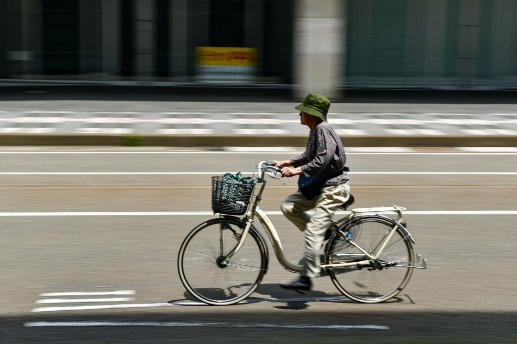 Bicicletta in città: benefici, consigli e accessori indispensabili